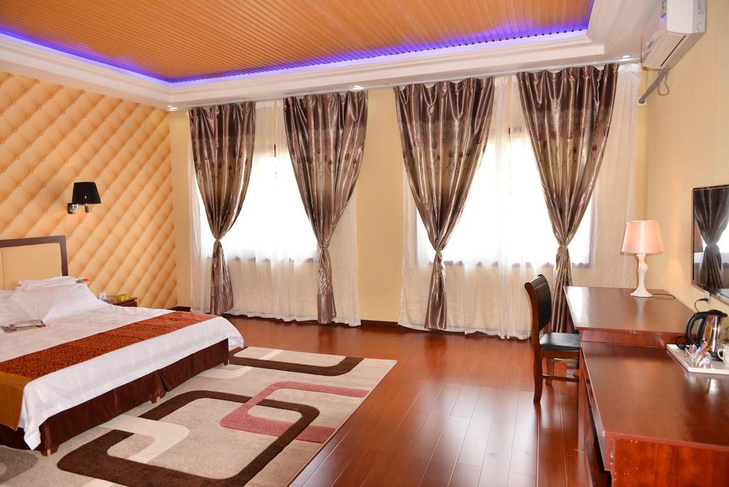 Warm Harbor Hotel Лівінґстон Екстер'єр фото